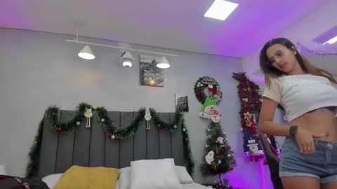 Snapshot of kendra_london chatting on 12-14-25, 11:15 Kendra London online show from 12-14-25, 11:15