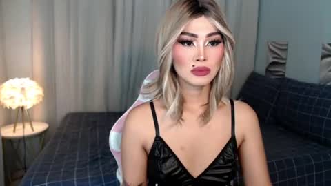 Snapshot of kendra_marie chatting on 06-19-26, 11:30 KENDRA online show from 06-19-26, 11:30