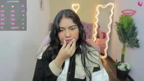 Snapshot of kendra_tay chatting on 02-17-25, 03:15 kendra online show from 02-17-25, 03:15