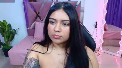 Snapshot of kendra_tay chatting on 10-18-25, 03:53 kendra online show from 10-18-25, 03:53