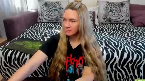 Snapshot of kendra_xx_ chatting on 09-09-25, 01:49 Kendra online show from 09-09-25, 01:49