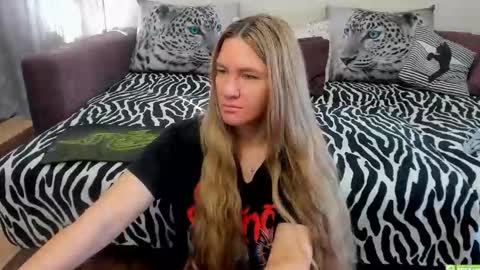 Snapshot of kendra_xx_ chatting on 09-11-25, 02:00 Kendra online show from 09-11-25, 02:00