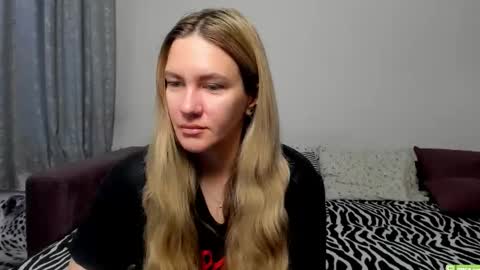 Snapshot of kendra_xx_ chatting on 09-29-25, 12:49 Kendra online show from 09-29-25, 12:49