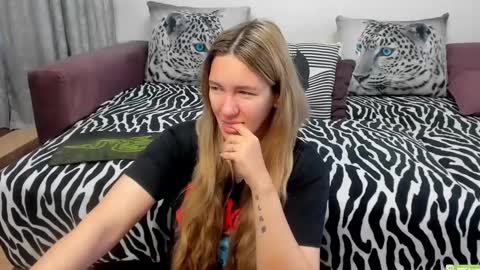 Snapshot of kendra_xx_ chatting on 10-02-25, 01:56 Kendra online show from 10-02-25, 01:56