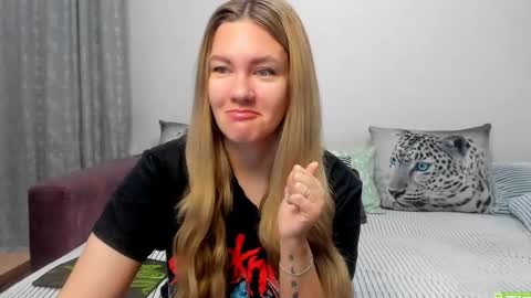 Snapshot of kendra_xx_ chatting on 10-06-25, 12:41 Kendra online show from 10-06-25, 12:41