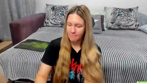 Snapshot of kendra_xx_ chatting on 10-09-25, 01:25 Kendra online show from 10-09-25, 01:25