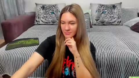 Snapshot of kendra_xx_ chatting on 10-17-25, 01:20 Kendra online show from 10-17-25, 01:20