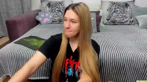 Snapshot of kendra_xx_ chatting on 11-03-25, 12:13 Kendra online show from 11-03-25, 12:13