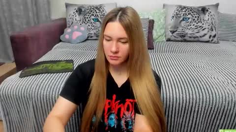 Snapshot of kendra_xx_ chatting on 11-08-25, 11:36 Kendra online show from 11-08-25, 11:36