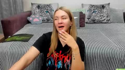 Snapshot of kendra_xx_ chatting on 11-12-25, 11:58 Kendra online show from 11-12-25, 11:58