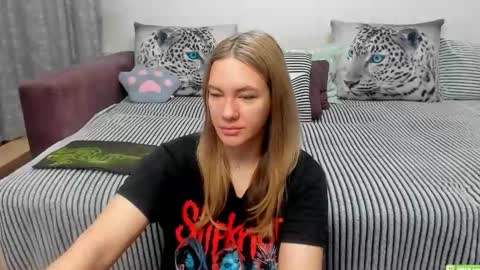 Snapshot of kendra_xx_ chatting on 11-13-25, 11:47 Kendra online show from 11-13-25, 11:47