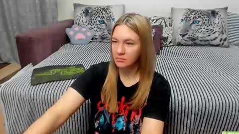 Snapshot of kendra_xx_ chatting on 11-18-25, 11:59 Kendra online show from 11-18-25, 11:59