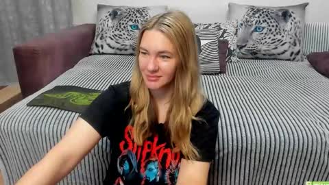 Snapshot of kendra_xx_ chatting on 11-20-25, 11:37 Kendra online show from 11-20-25, 11:37