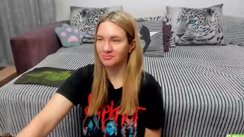 Snapshot of kendra_xx_ chatting on 11-25-25, 11:38 Kendra online show from 11-25-25, 11:38