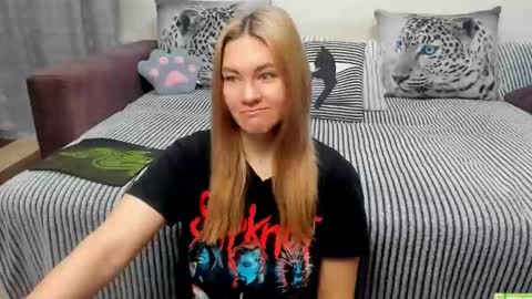 Snapshot of kendra_xx_ chatting on 11-30-25, 11:31 Kendra online show from 11-30-25, 11:31