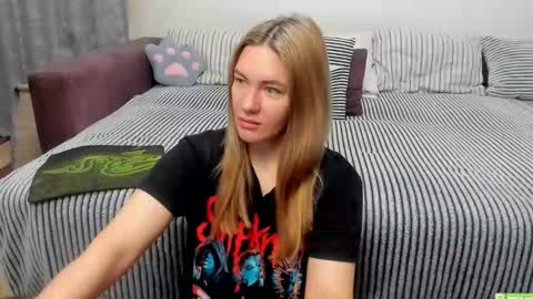 Snapshot of kendra_xx_ chatting on 12-01-25, 11:43 Kendra online show from 12-01-25, 11:43