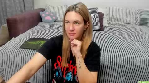 Snapshot of kendra_xx_ chatting on 12-03-25, 11:47 Kendra online show from 12-03-25, 11:47