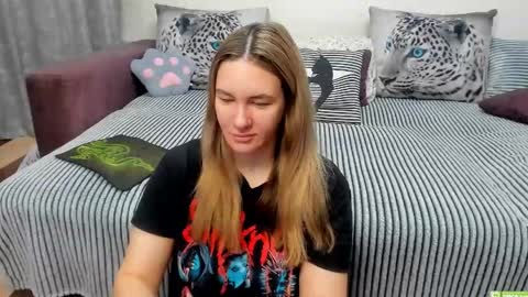 Snapshot of kendra_xx_ chatting on 12-16-25, 11:54 Kendra online show from 12-16-25, 11:54