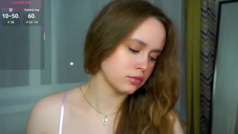 Snapshot of kendraedger chatting on 10-24-25, 06:37 Kira online show from 10-24-25, 06:37