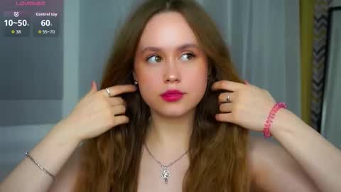 Snapshot of kendraedger chatting on 10-29-25, 07:04 Kira online show from 10-29-25, 07:04