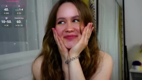 Snapshot of kendraedger chatting on 11-26-25, 08:21 Kira online show from 11-26-25, 08:21