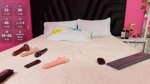 Kendra Foster online show from 11-18-25, 02:28