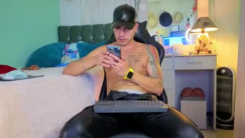 Chriss Morales online show from 10-18-25, 01:30