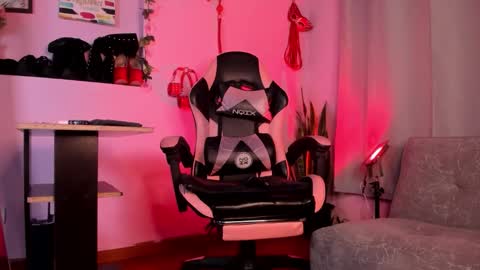 kenia_thompsom01 online show from 03-24-26, 12:37