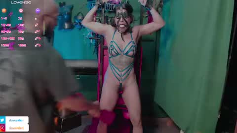 Snapshot of kenllyhot_and_valeriahell chatting on 06-18-26, 05:17 Valeria slave online show from 06-18-26, 05:17