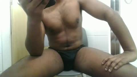 Snapshot of kennsexy chatting on 01-03-25, 08:11 kennsexy online show from 01-03-25, 08:11