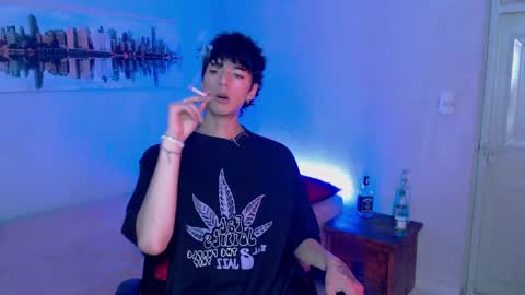 Snapshot of kenny__hot chatting on 12-17-24, 04:00 kenny online show from 12-17-24, 04:00