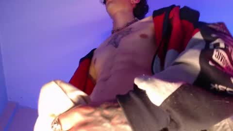 Snapshot of kenny__hot chatting on 02-14-25, 09:32 kenny online show from 02-14-25, 09:32