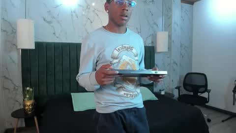 Snapshot of kenny_thompson_ chatting on 02-26-26, 08:08 Kenny Thompson online show from 02-26-26, 08:08