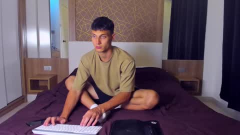 Snapshot of kenter_parker chatting on 02-09-25, 01:35 Peter     online show from 02-09-25, 01:35