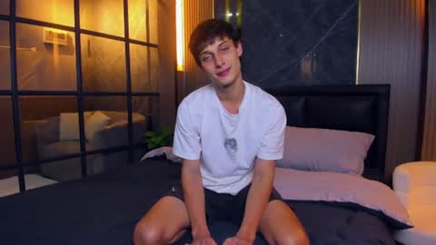 Snapshot of kenter_parker chatting on 06-17-26, 07:04 Peter online show from 06-17-26, 07:04