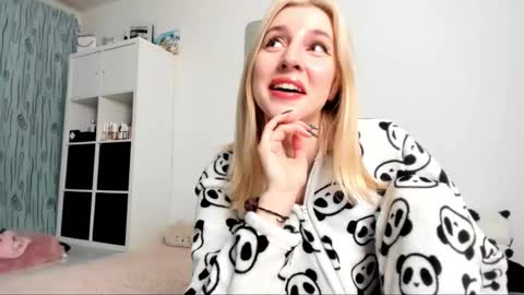 Kenzie online show from 02-03-25, 05:29