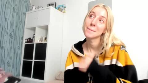 Kenzie online show from 09-14-25, 01:32