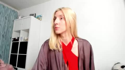 Kenzie online show from 12-14-25, 05:02