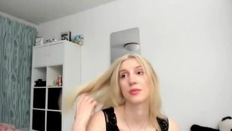Snapshot of kenziedawton chatting on 04-20-26, 04:32 Kenzie online show from 04-20-26, 04:32