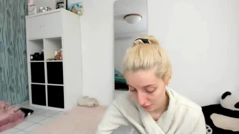 Snapshot of kenziedawton chatting on 05-24-26, 01:38 Kenzie online show from 05-24-26, 01:38