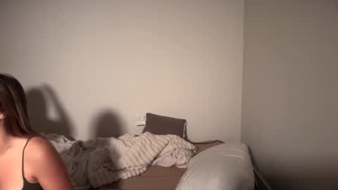 Snapshot of kenziesmithh chatting on 09-19-25, 07:36 kenziesmithh online show from 09-19-25, 07:36