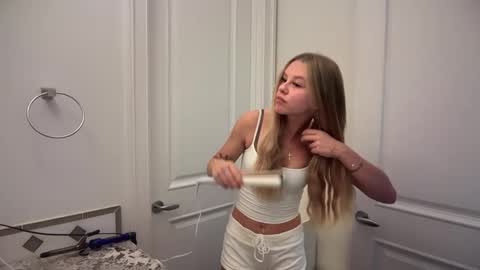 Snapshot of kenziesmithh chatting on 10-03-25, 09:23 kenziesmithh online show from 10-03-25, 09:23