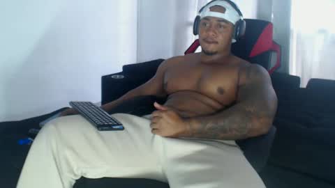 Snapshot of kerlinn2711 chatting on 02-27-25, 08:42 dany wolf002 online show from 02-27-25, 08:42