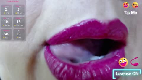 Snapshot of kerly_doll chatting on 12-18-24, 04:28 K E R L Y online show from 12-18-24, 04:28