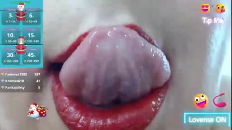 Snapshot of kerly_doll chatting on 12-29-24, 10:03 K E R L Y online show from 12-29-24, 10:03