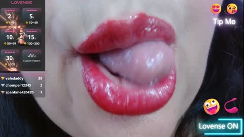 Snapshot of kerly_doll chatting on 01-07-25, 05:09 K E R L Y online show from 01-07-25, 05:09