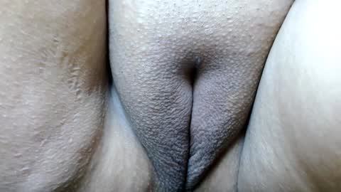 Snapshot of kerly_doll chatting on 01-08-25, 04:11 K E R L Y online show from 01-08-25, 04:11