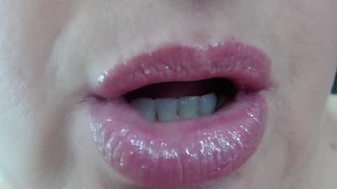 Snapshot of kerly_doll chatting on 01-10-25, 05:56 K E R L Y online show from 01-10-25, 05:56