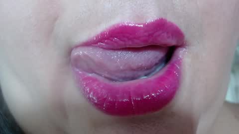Snapshot of kerly_doll chatting on 01-10-25, 08:59 K E R L Y online show from 01-10-25, 08:59