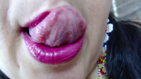 Snapshot of kerly_doll chatting on 01-18-25, 06:21 K E R L Y online show from 01-18-25, 06:21
